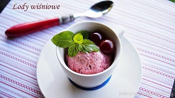 Domowe lody wiśniowe z karmelizowanym rabarbarem