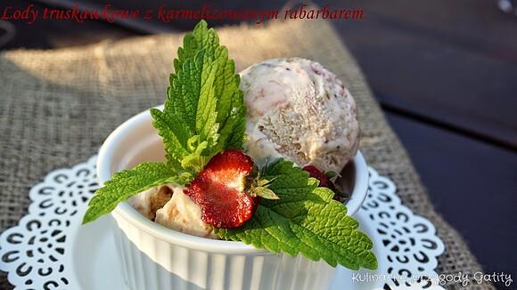 Domowe lody truskawkowe z karmelizowanym rabarbarem