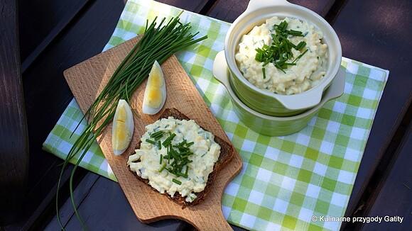 Pasta jajeczna z jogurtem i szczypiorkiem na śniadanie