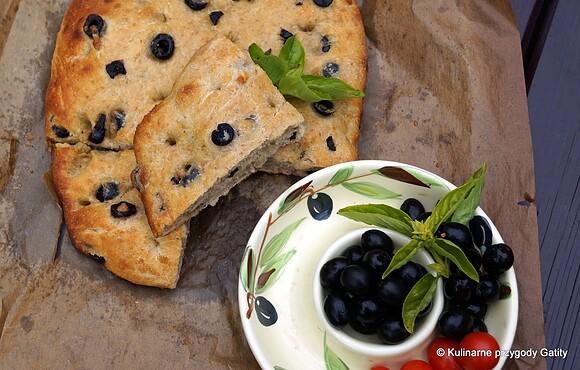 Focaccia z oliwkami