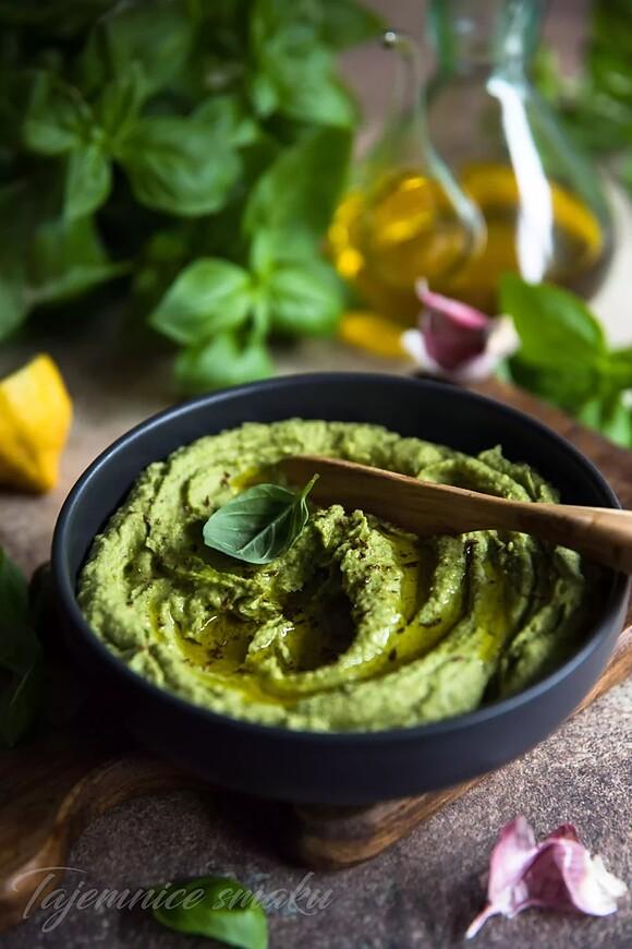 Hummus z Bazylią