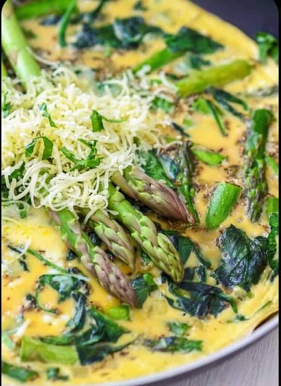 Frittata ze szparagami i kozim serem