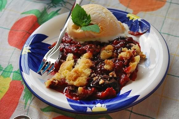 Crumble śliwkowe z sokiem pomarańczowym