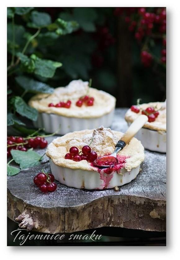 Salzburger Nockerl z czerwonymi porzeczkami