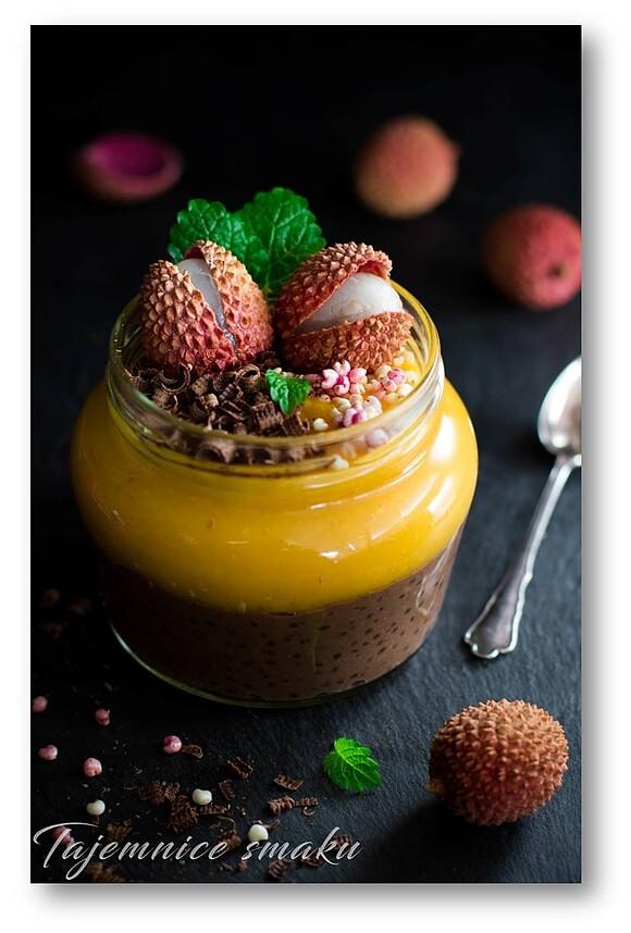 Czekoladowy pudding z tapioki i mango z mleczkiem kokosowym