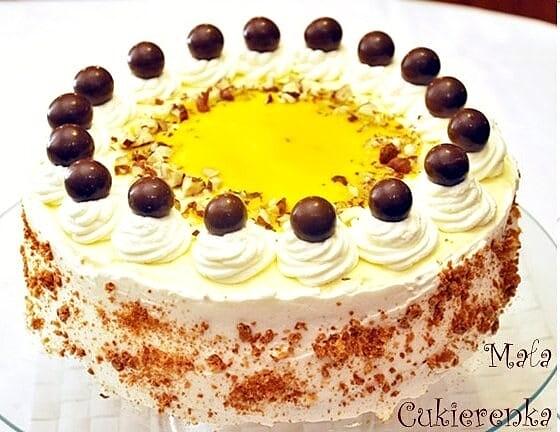 Tort orzechowy z ajerkoniakiem i mascarpone