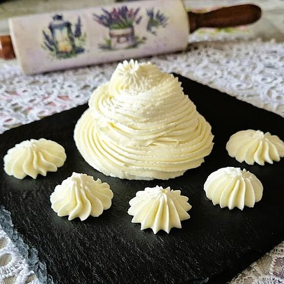 Krem z mascarpone i białej czekolady