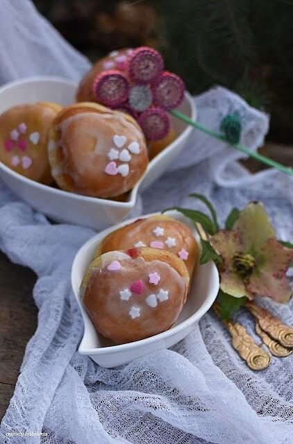 Pączki serduszka z nadzieniem różanym