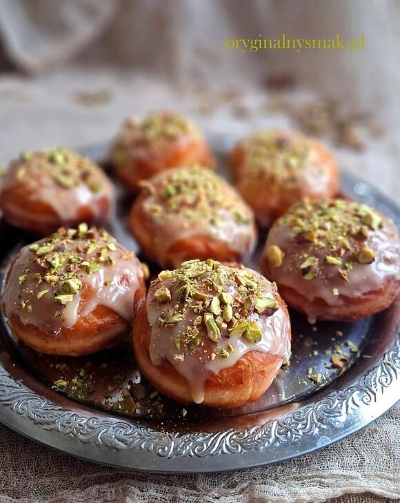 Pączki pistacjowe z białą czekoladą i kremem mascarpone
