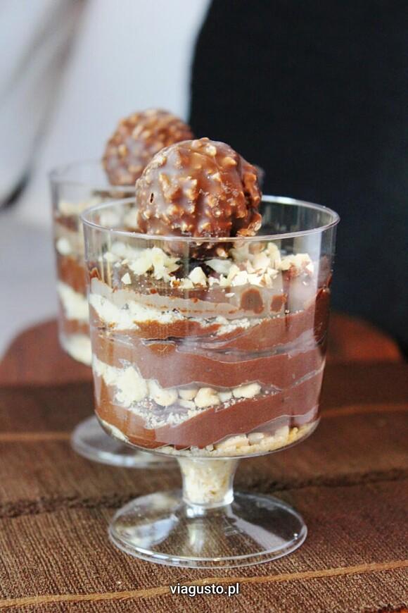 Czekoladowy deser Ferrero Rocher z orzechami laskowymi