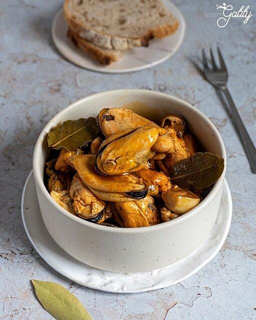 Małże w escabeche w marynacie octowo-paprykowej