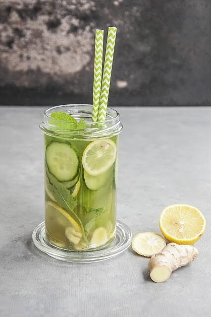 Napój na płaski brzuch - sassy water