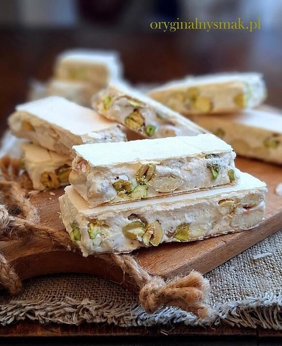 Torrone z pistacjami i migdałami