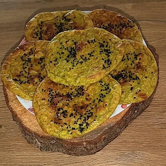 Pieczone placki z awokado i serka wiejskiego