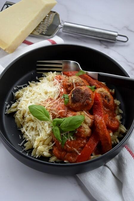 Klopsiki z indyka w sosie paprykowym z kremowym orzotto