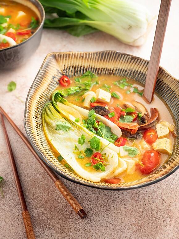Tajska zupa tom yum z tofu