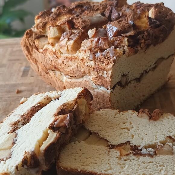 Keto babka jabłkowa