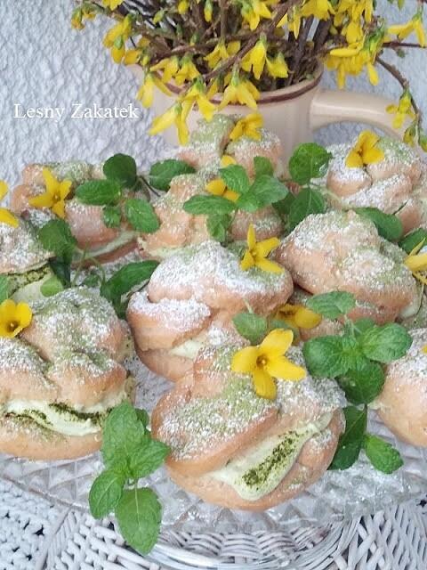 Wiosenne ptysie z herbatą matcha