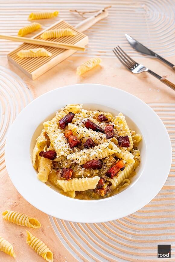 Garganelli z boczkiem, porem i gorgonzolą