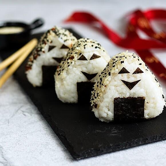 Onigiri z tuńczykiem i kanpyo