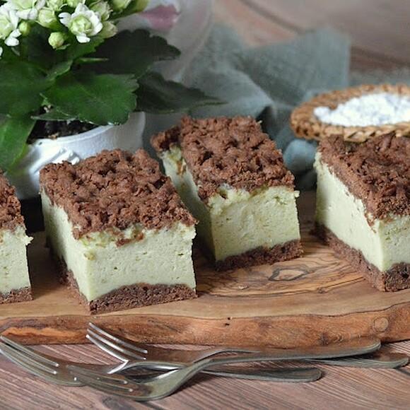 Pistacjowy śmietanowiec