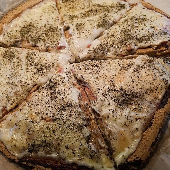 Keto pizza Margherita