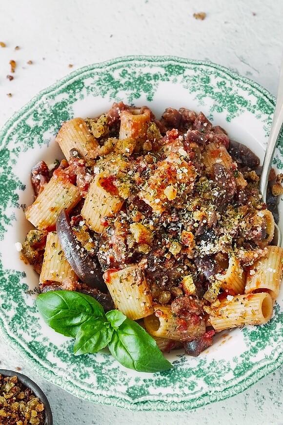 Pasta alla Norma z bakłażanem i bazylią