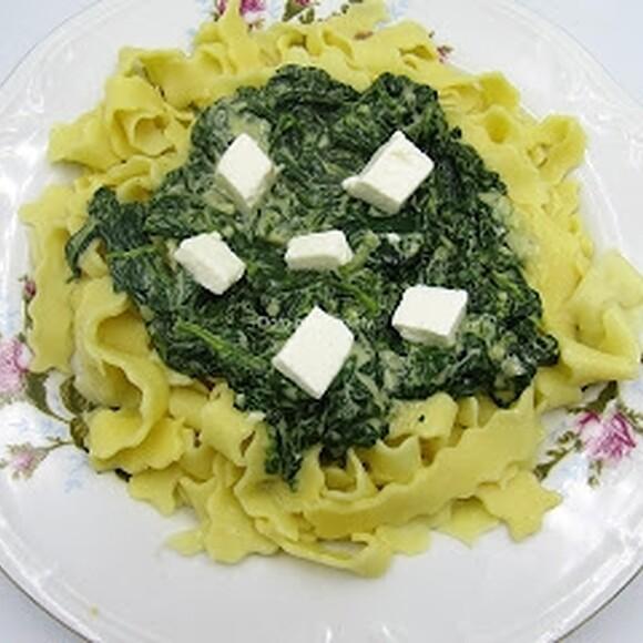 Makaron ze szpinakiem i serem feta
