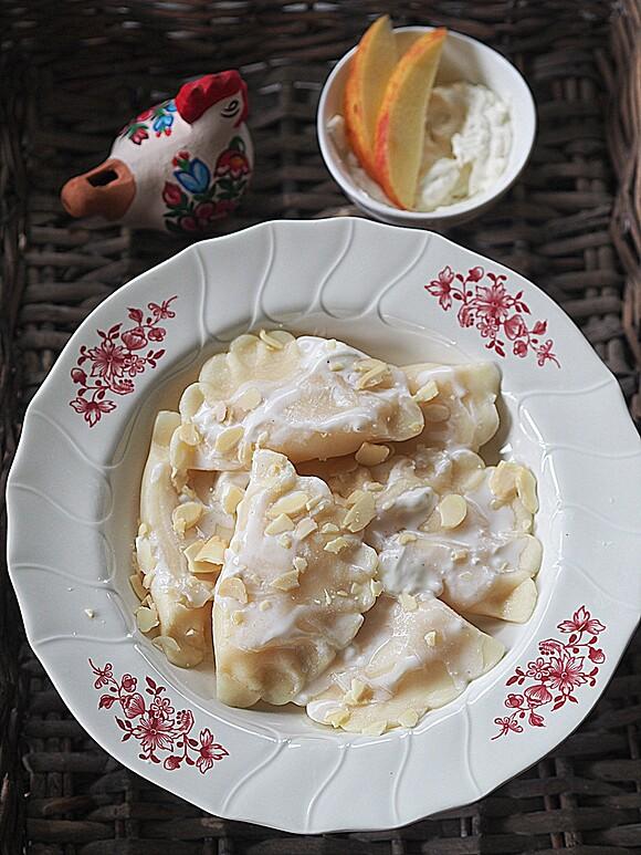 Pierogi z jabłkami w cieście na kefirze