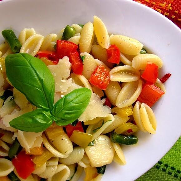 Makaron orecchiette z warzywami