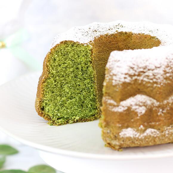 Babka szpinakowa – lekka, puszysta i pięknie zielona