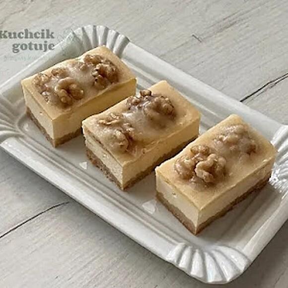 Sernik z orzechami w karmelu
