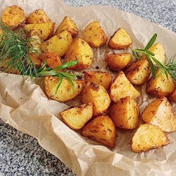 Pieczone ziemniaczki z frytkownicy beztłuszczowej