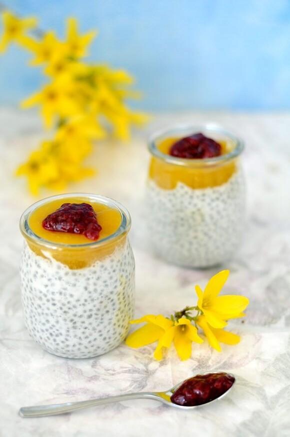 Deser z nasion chia i mango