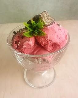 Domowe lody truskawkowe