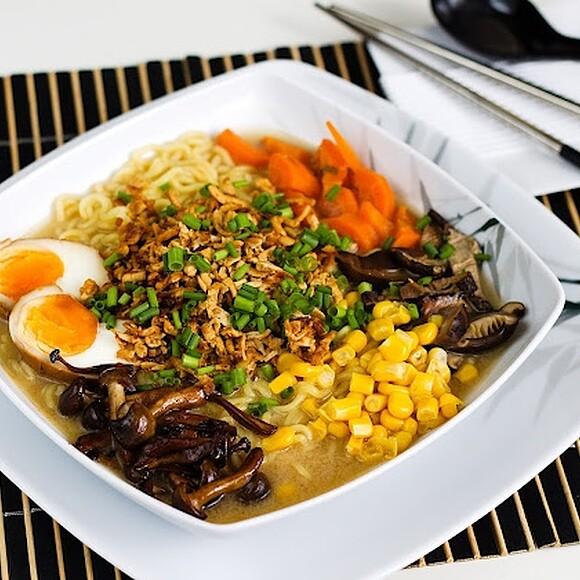 Wegetariański ramen tantanmen