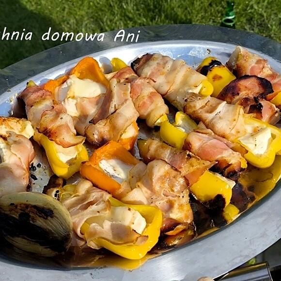 Grillowane papryczki faszerowane serem camembert