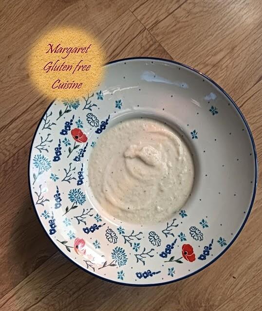 Zupa krem z białych warzyw. White vegetable cream soup.