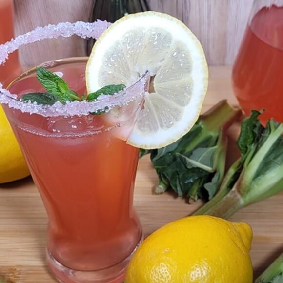 Lemoniada rabarbarowa na letnie dni