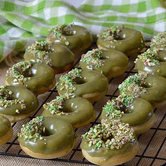 Donuty pistacjowe