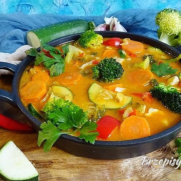 Warzywa z tajską pastą red curry