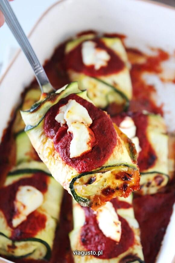 Roladki z cukinii zapiekane z serem ricotta