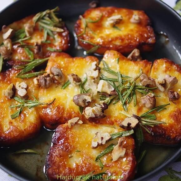 Halloumi pieczone w airfryerze z miodową polewą i orzechami