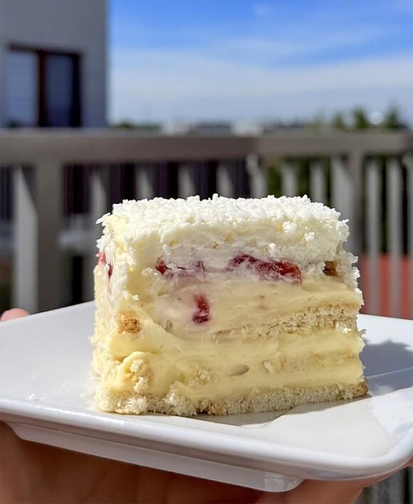 Ciasto Raffaello z truskawkami bez pieczenia
