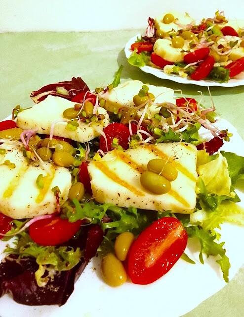 Sałatka z serem halloumi