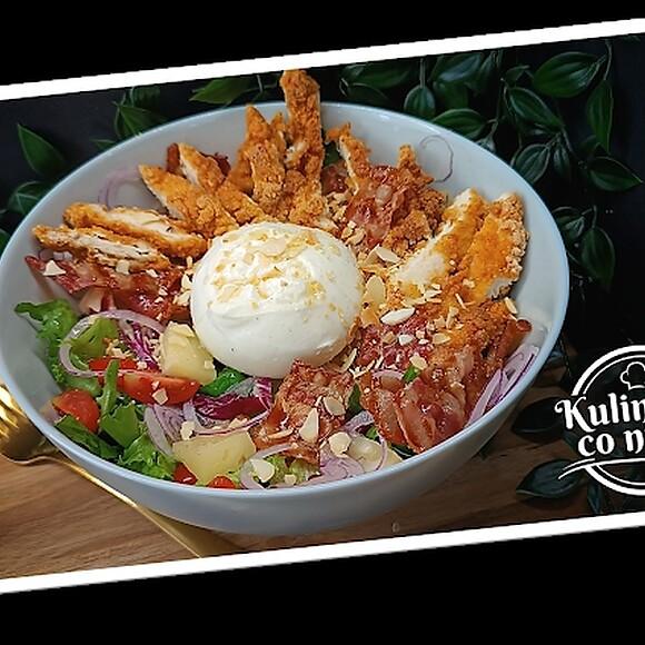 Bowl fusion z burratą i kurczakiem