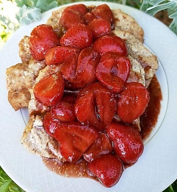 Schab w sosie truskawkowym