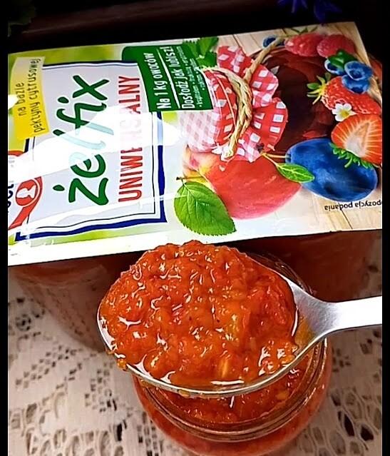 Sos z papryki, cukinii i czosnku na zimę