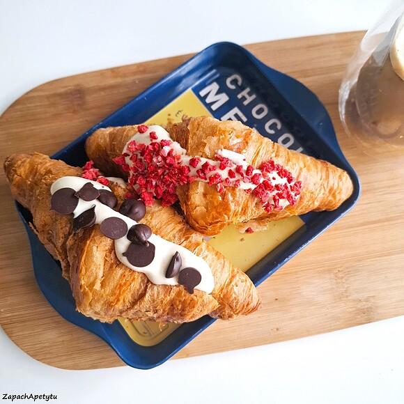Śniadaniowe croissanty z pistacjowym serkiem