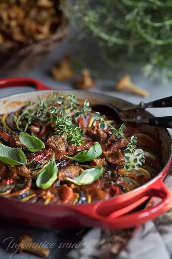 Ratatouille z warzywami i kurkami